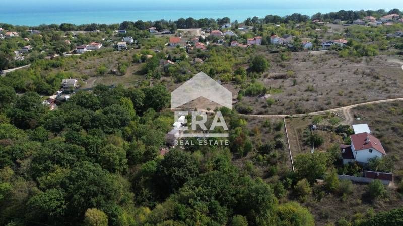 Урегулиран поземлен имот за продажба, с електричество и вода, в м-т Пе