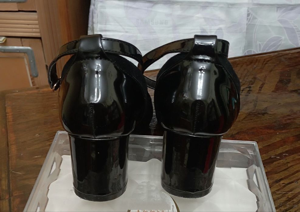 Продаются женские туфли