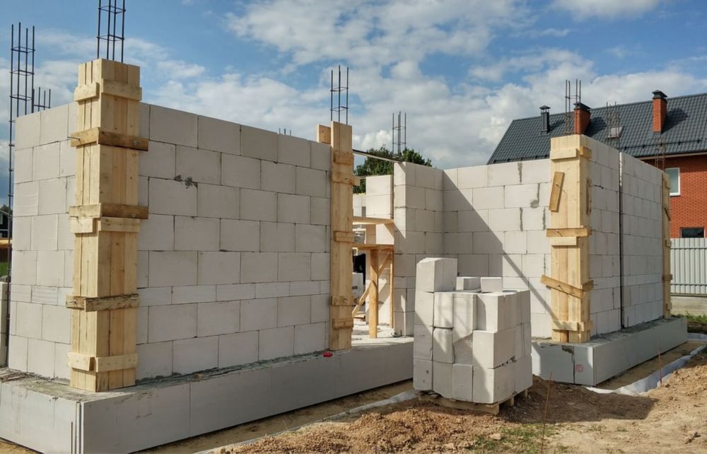 Бригада строителей