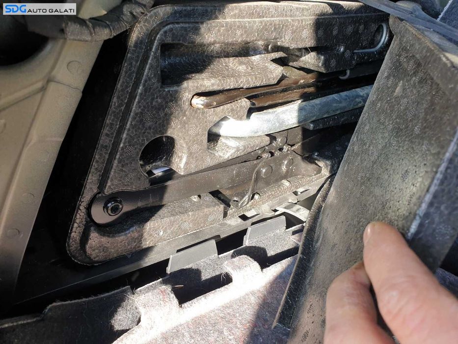 Trusa Spuma Cric Coarba Cheie Roti Volkswagen Golf 7 Break Combi 2013 - 2017