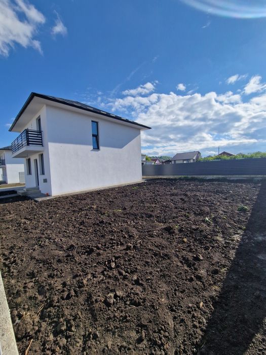 Vând case la cheie individuale P+E 350mp teren aferent