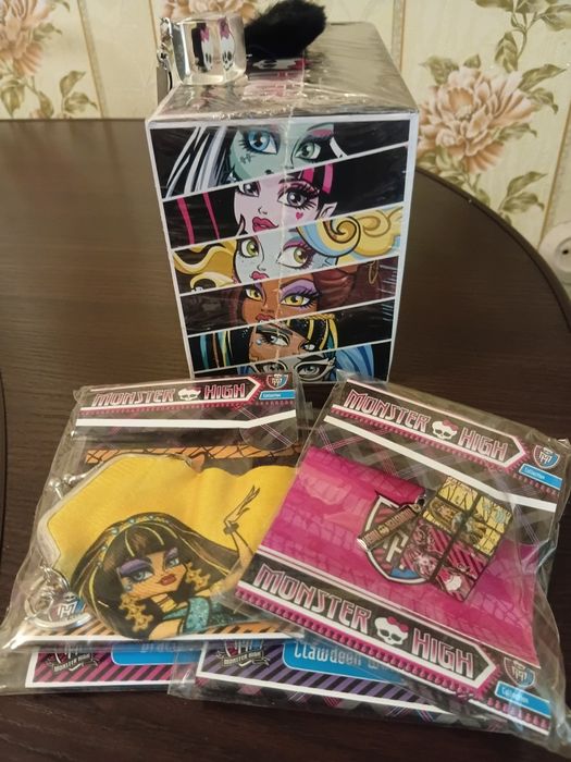 Брелоки Monster High