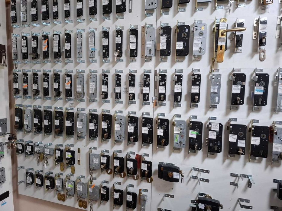 ЗАМЕНА ЗАМКОВ УСТАНОВКА замка Ремонт ручек дверных замков Врезка замка