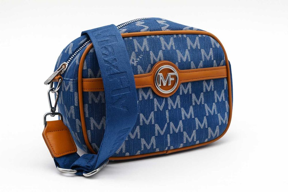 Дамска чанта в деним стил с монограм и кожени акценти