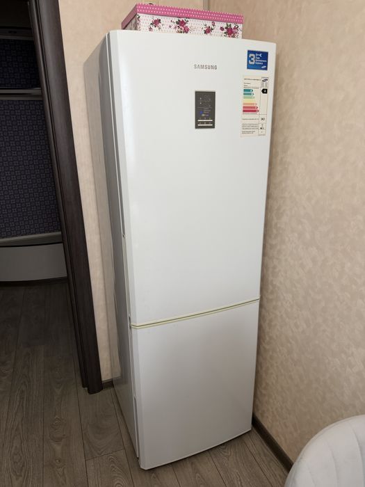 В продаже холодильник Samsung