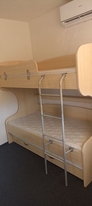 Продавам Двуетажно Легло