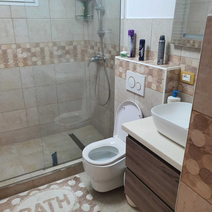 Inchiriez apartament 3 camere, 79 mp, str. Martir Horia – renovat, mobilat complet, 2 băi