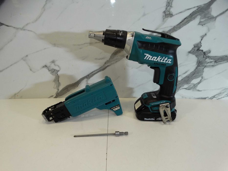 Makita DFS452 + магазин  - Винтоверт за гипсокартон