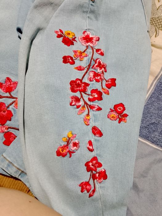 Продам джинсы новые