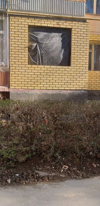 Кладка кирпича балконов , Решётка, козырёк