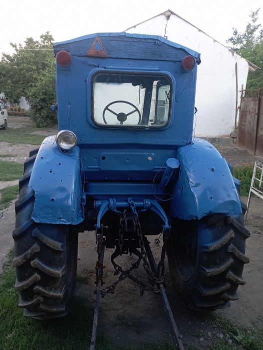 T-40 Traktor idiyal holatda