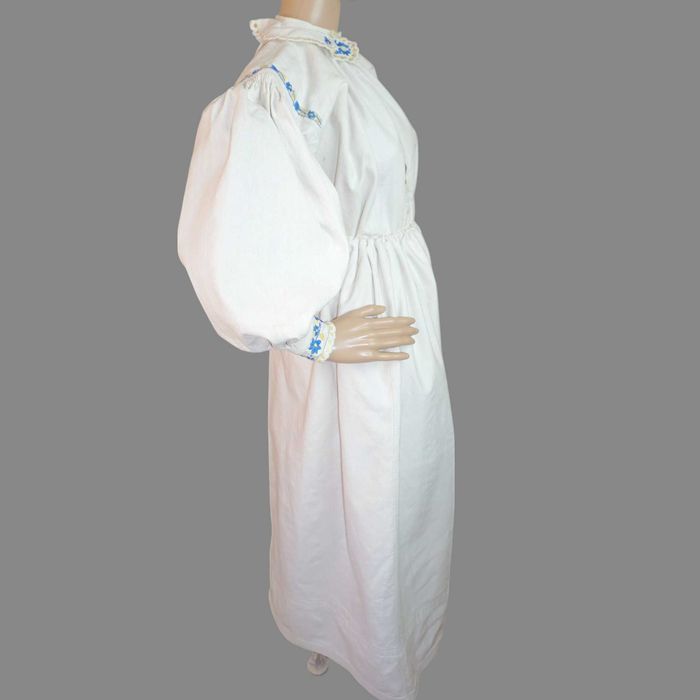 Spacel si poala , ie traditionala veche si poale panza de casa  M