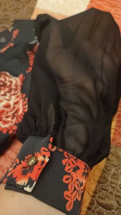 Платье женское, с шифоновыми рукавами, молния на спине.