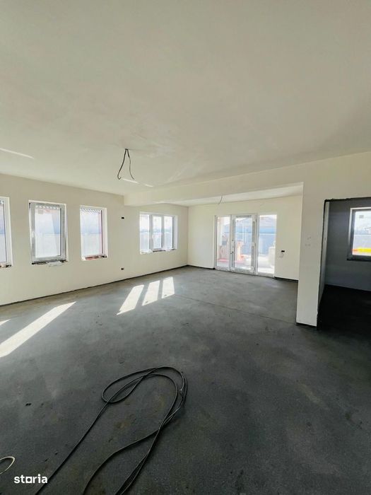 Casa finisata la cheie cu 5 camere in localitatea Santandrei