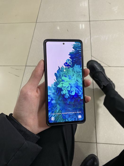 Продам Самсунг S20FE 128gb