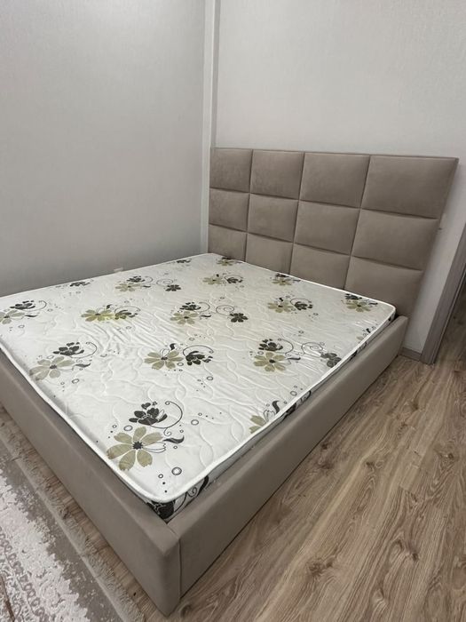 Продается двуспальная кровать