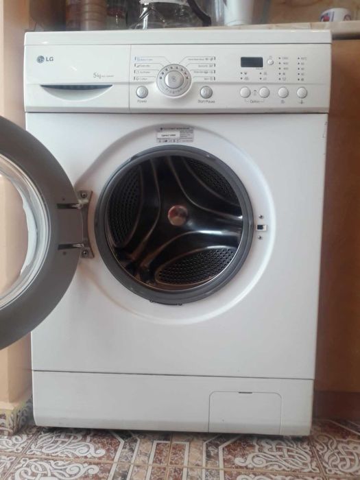 Предлагам пералня LG