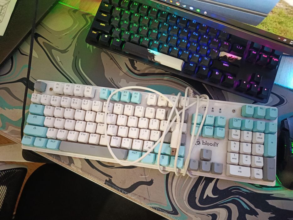 Продам клавиатуру Bloody S510R-Icy белый