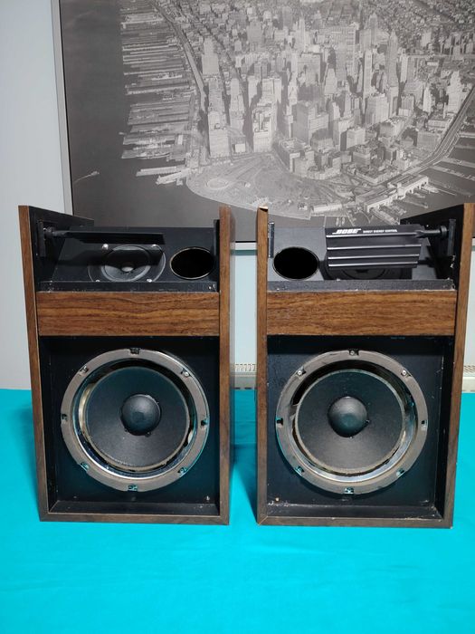 BOSE model 301 boxe cu Defect la difuzoare este ruptă garnitura