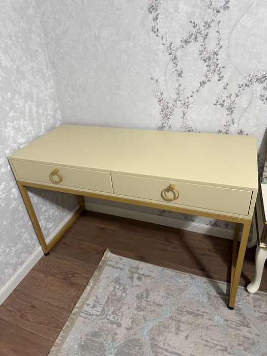 Туалетный столик