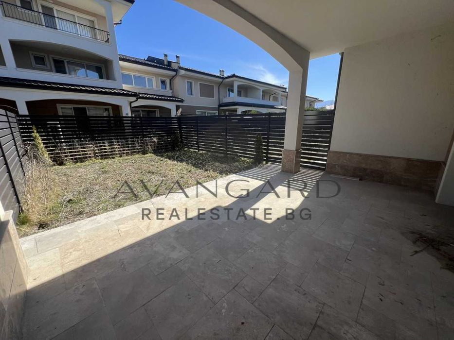 оф.22530 Триетажна Къща с АКТ 16 Остромила