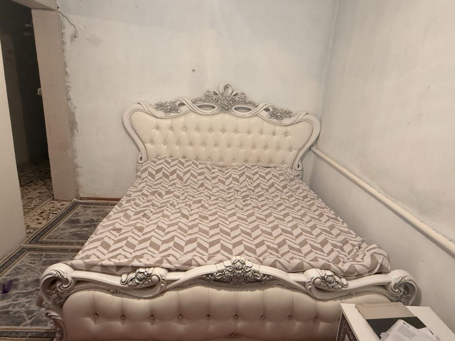 Продам спальный гарнитур