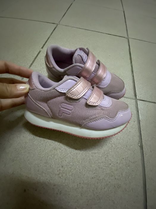 Кроссовки на девочку