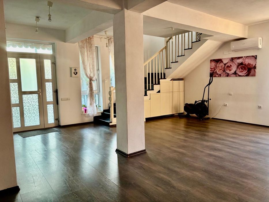 Inchiriez casa Proprietar 5 camere, zona linistita curte, super ocazie