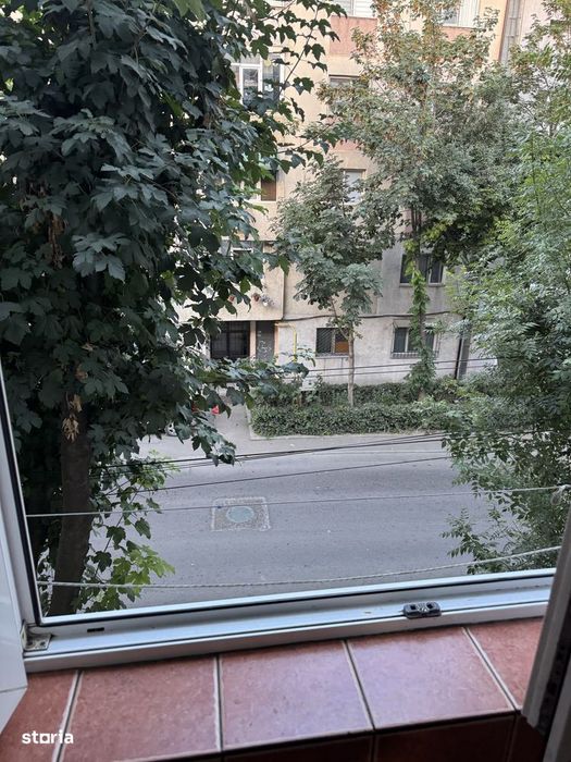 Apartament 2 camere, decomandat ,etaj 2,langa scoala 40