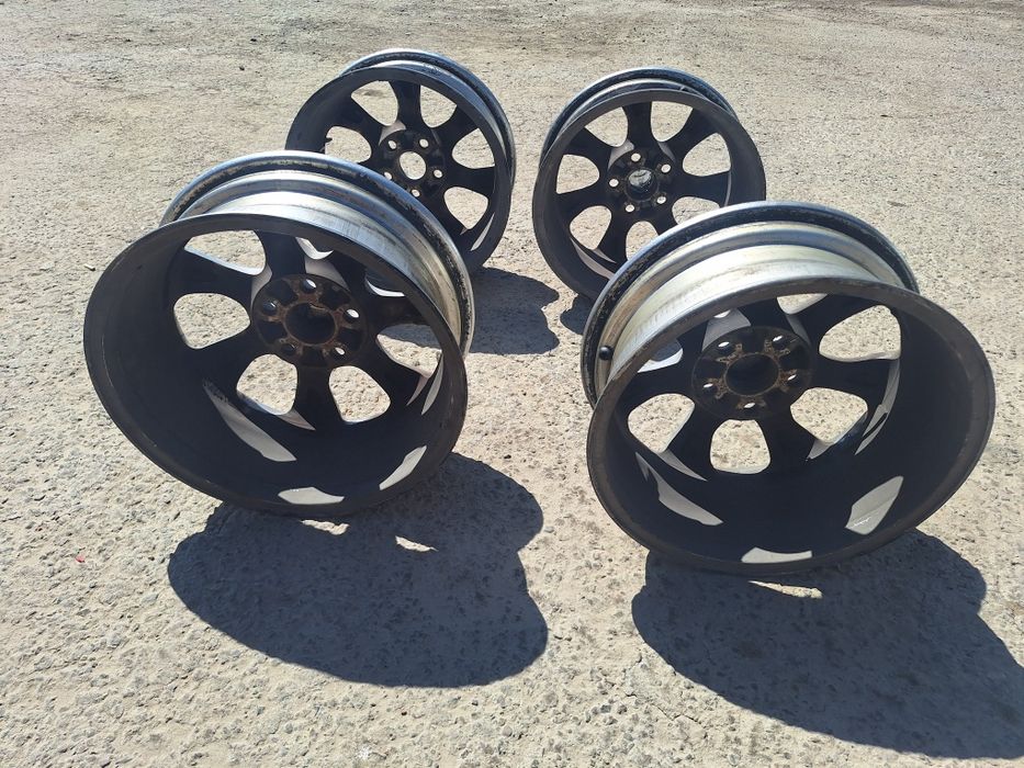 Продам 16 Диск, титанка с шинами
