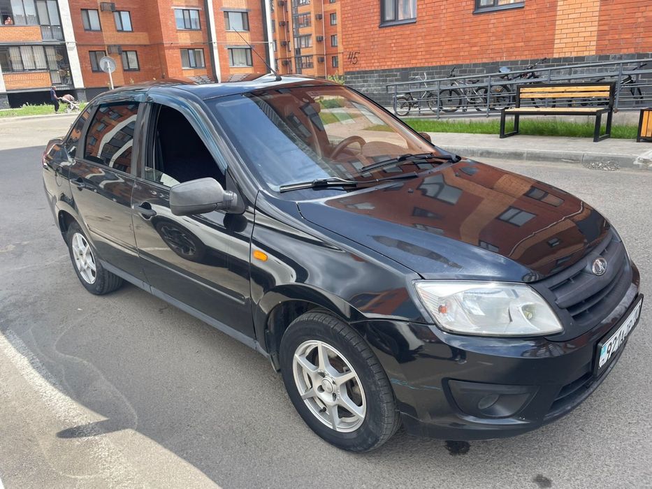Продам гранта черный цвет