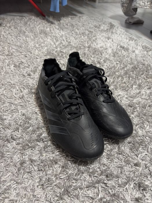 Adidasi fotbal predator league