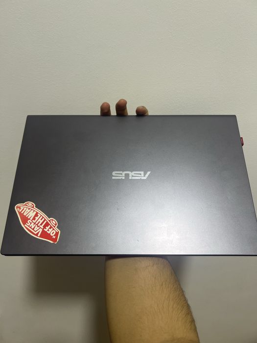 Noutbook asus x515e i3