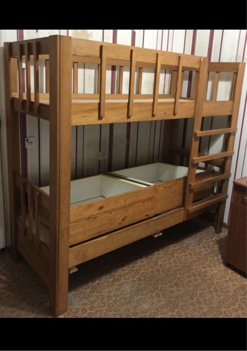 Двухъярусная кровать