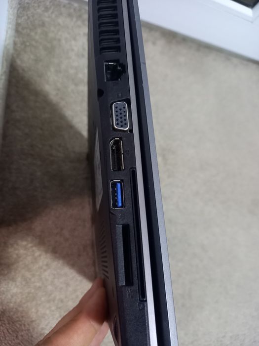 Laptop intel i5,ssd 128,baterie noua  3 ore