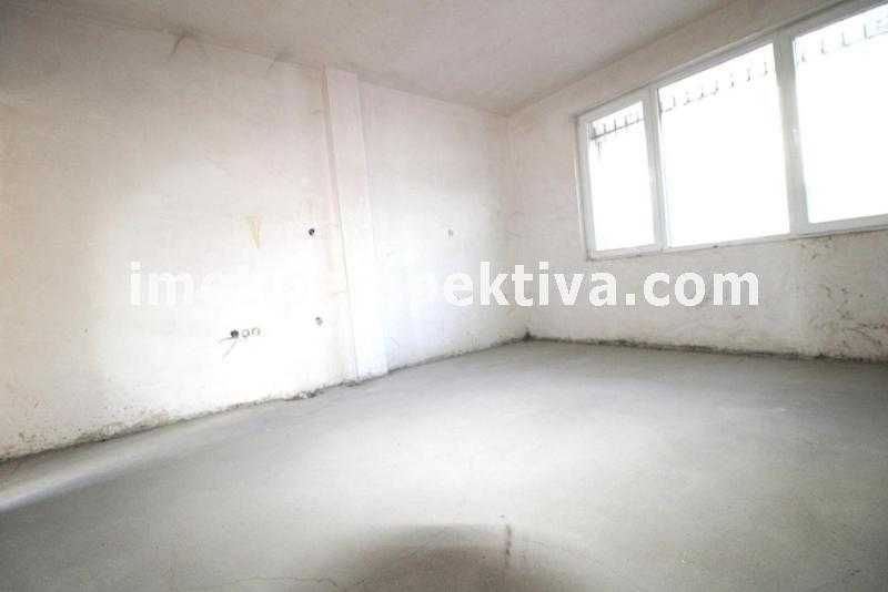 Продава се Тристаен апартамент в Пловдив, Център - 70 кв.м за 981 €/кв.м - Снимка #1