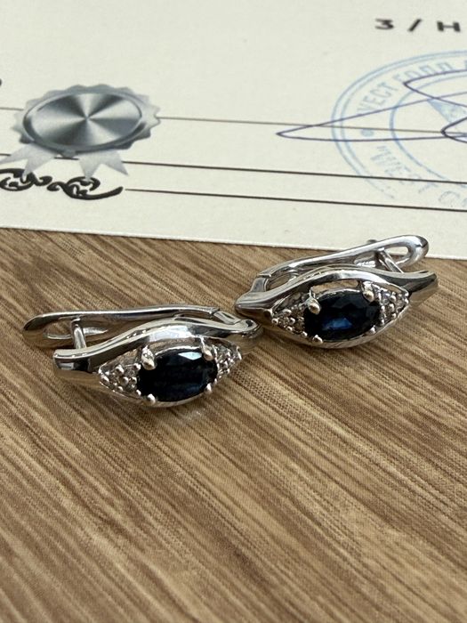 Златни обеци 14К 585 с естествени сапфири 1.22 ct и диаманти 0.08 ct – 3.60 г