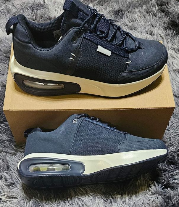 Adidasi barbati la oferta