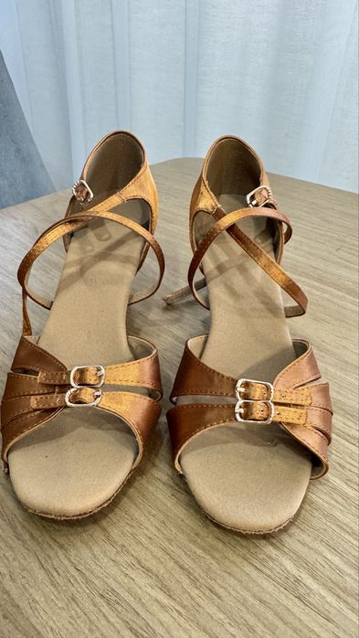 Продам туфли латина для спортивно бальных танцев