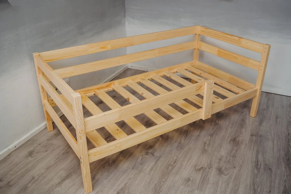 Кровати из натурального дерева сосна. Качественная сборка и обработка