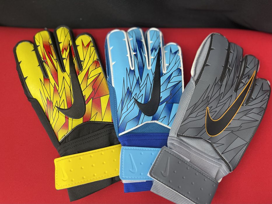 Вратарьские перчатки