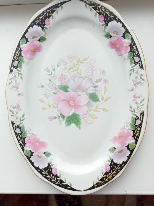 Блюда фарфоровые овальные