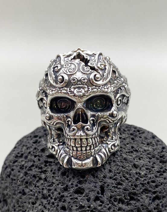 Сребърен пръстен с орнаменти