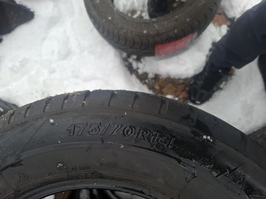 Vand 2  sau 4 anvelope 175 70 14 firestone  de iarna bune