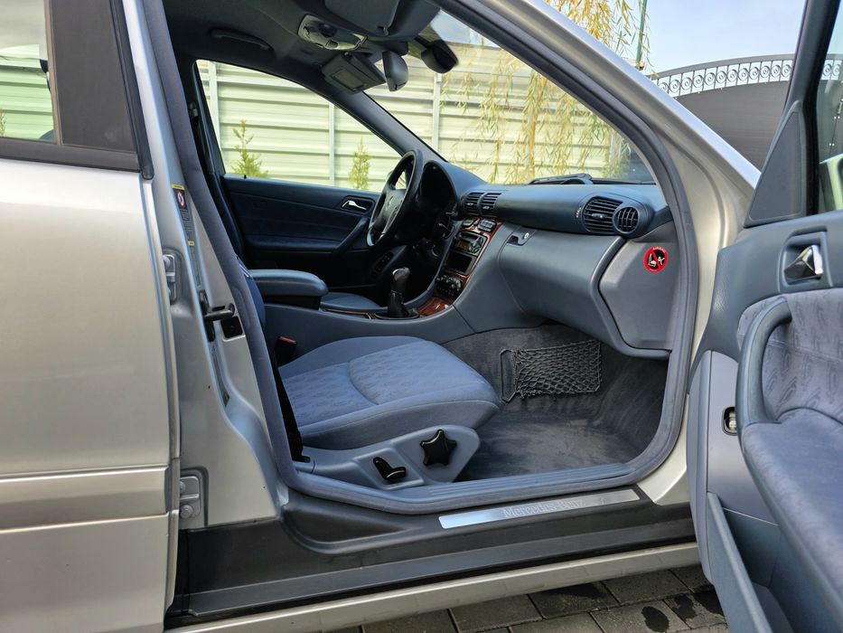 Mercedes C180 kompresor  178.000km Reali