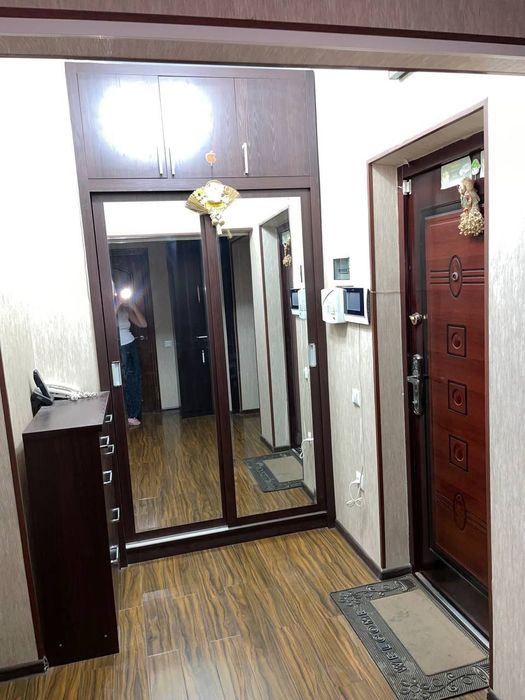 #121 Цум, Айбек, продается 3х комнатная квартира 3/3/9  74м2