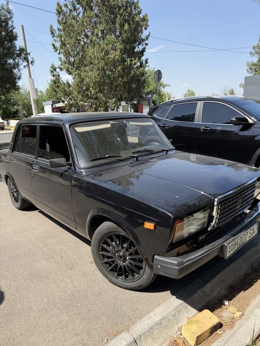 Lada vaz 2107 sotiladi