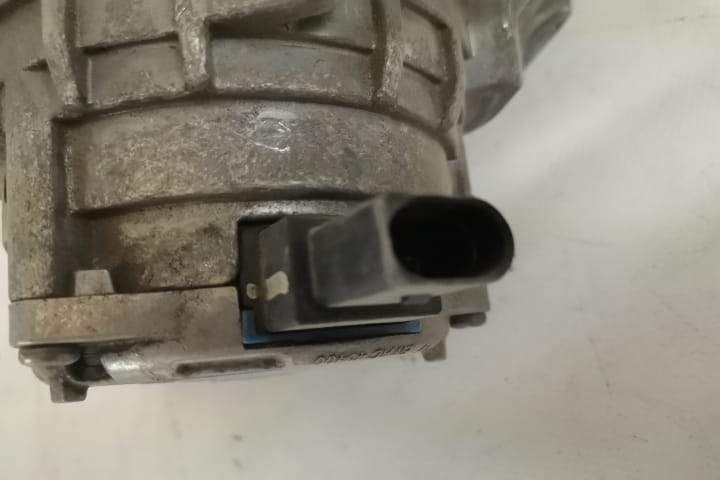 Ляв моторен носач Оригинален В добро състояние Ауди / Audi Q7 4M [фейс