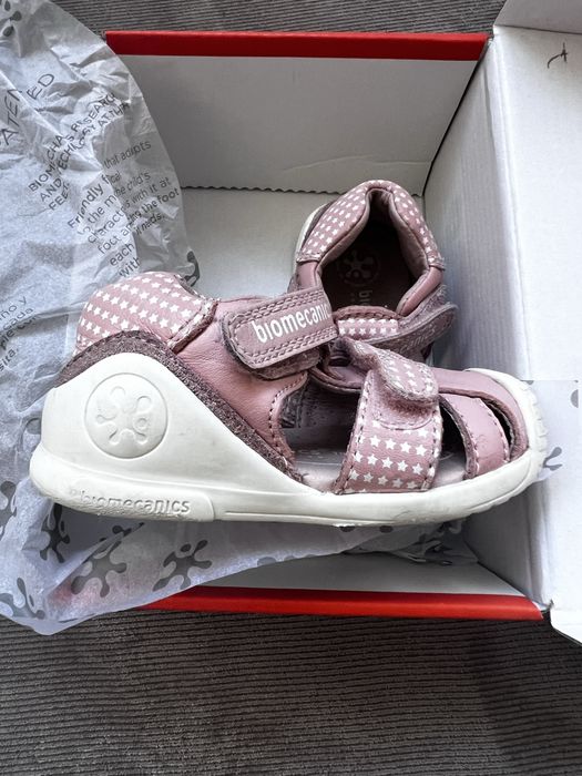 Biomecanics номер 19 розови сандали