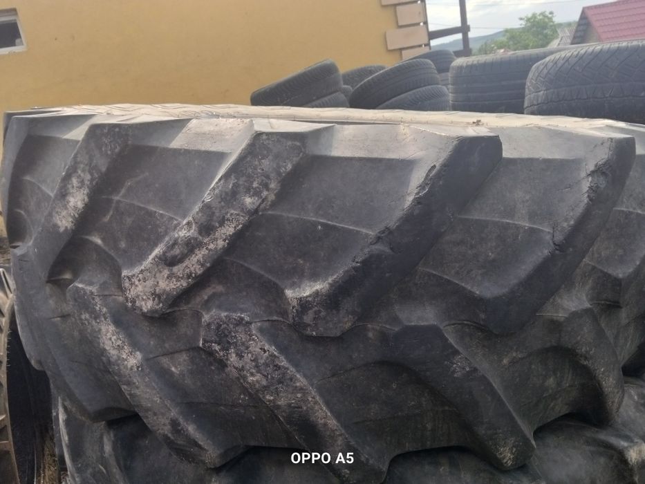 Vând  o pereche de cauciucuri de tractor